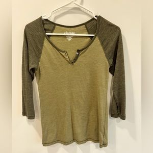 Old navy raglan baseball tee